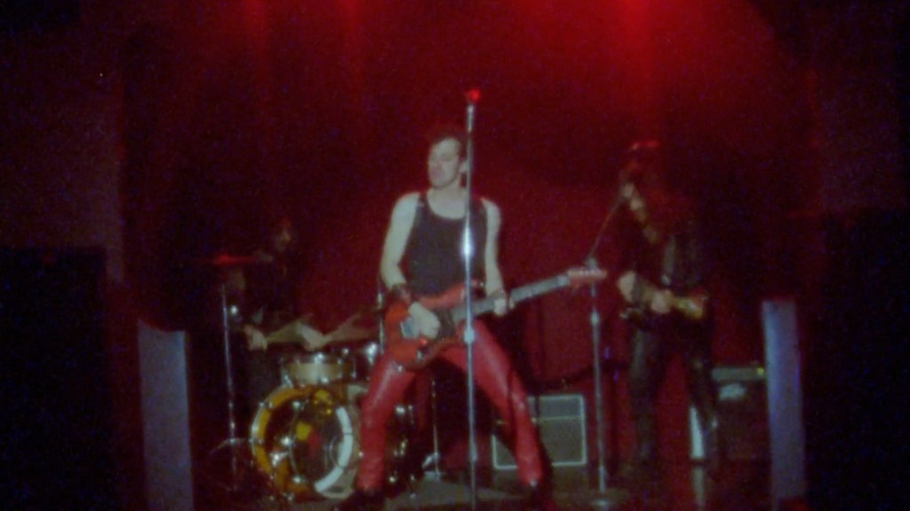 Des Rocs - Love and a Smoking Gun
