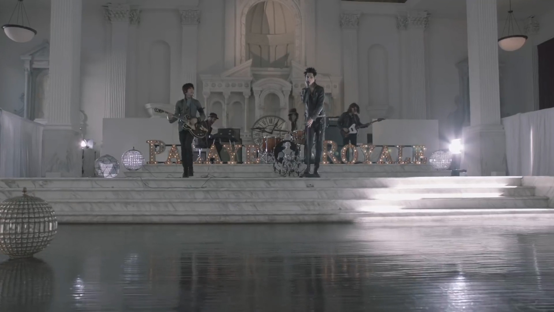 Palaye Royale – Don’t Feel Quite Right (Official Music Video)