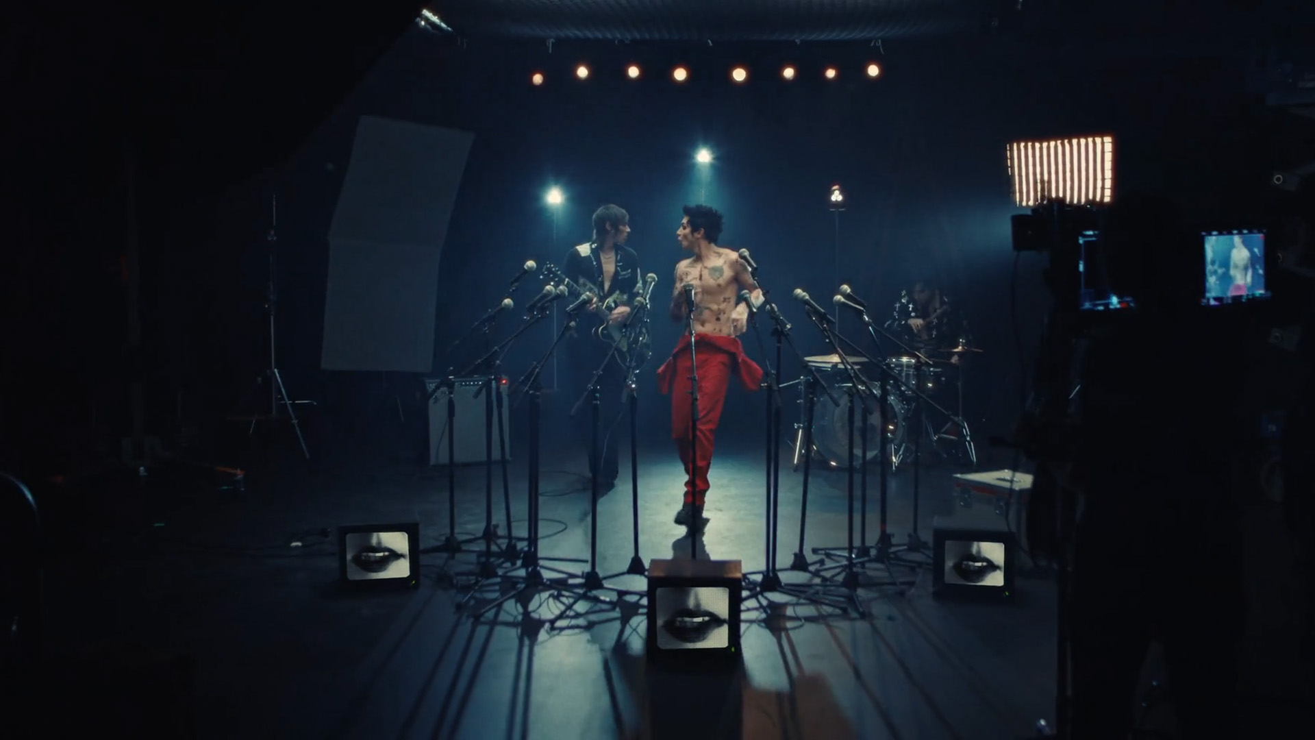 Palaye Royale – Showbiz