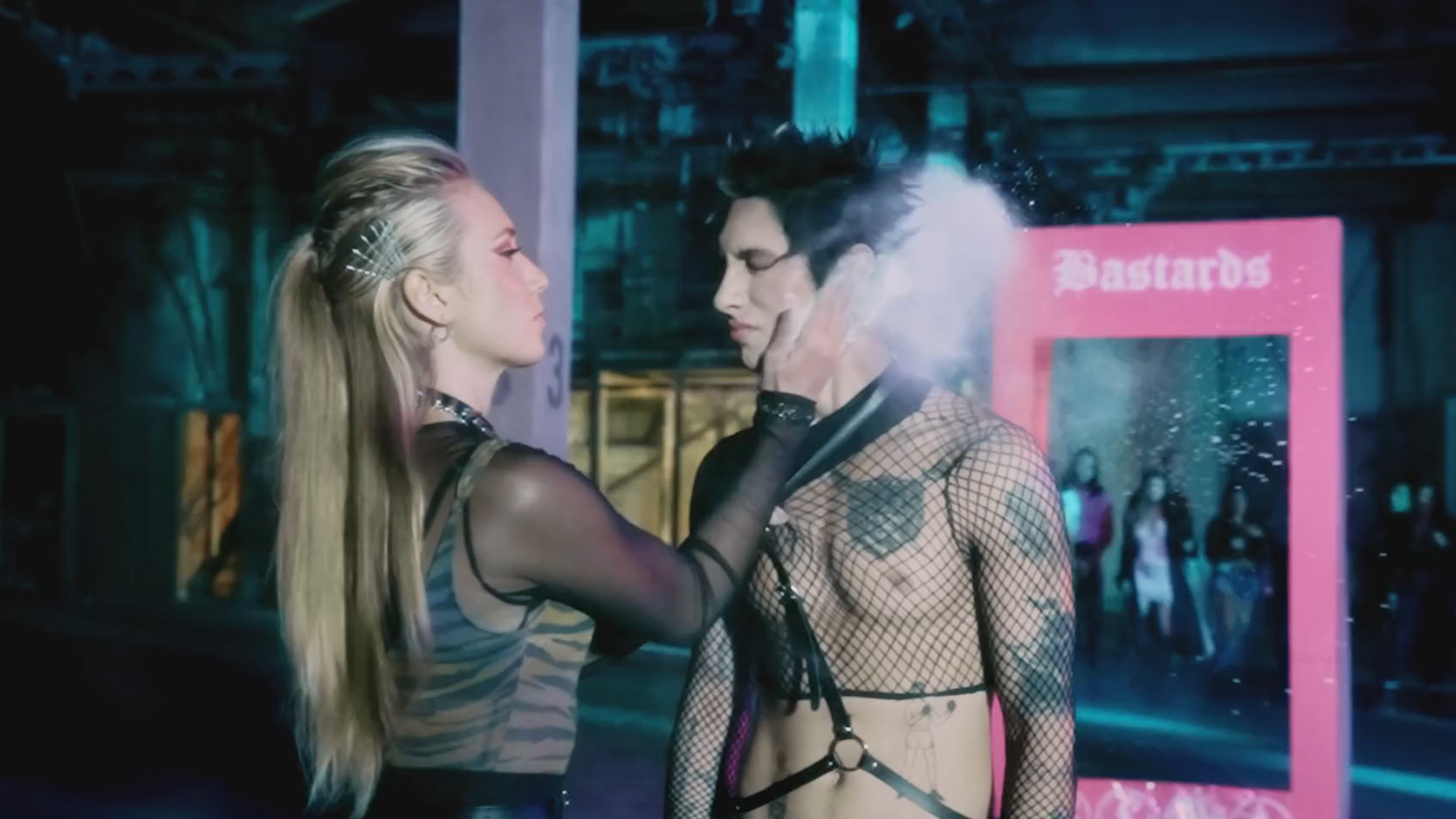 Palaye Royale – Punching Bag (Official Music Video)
