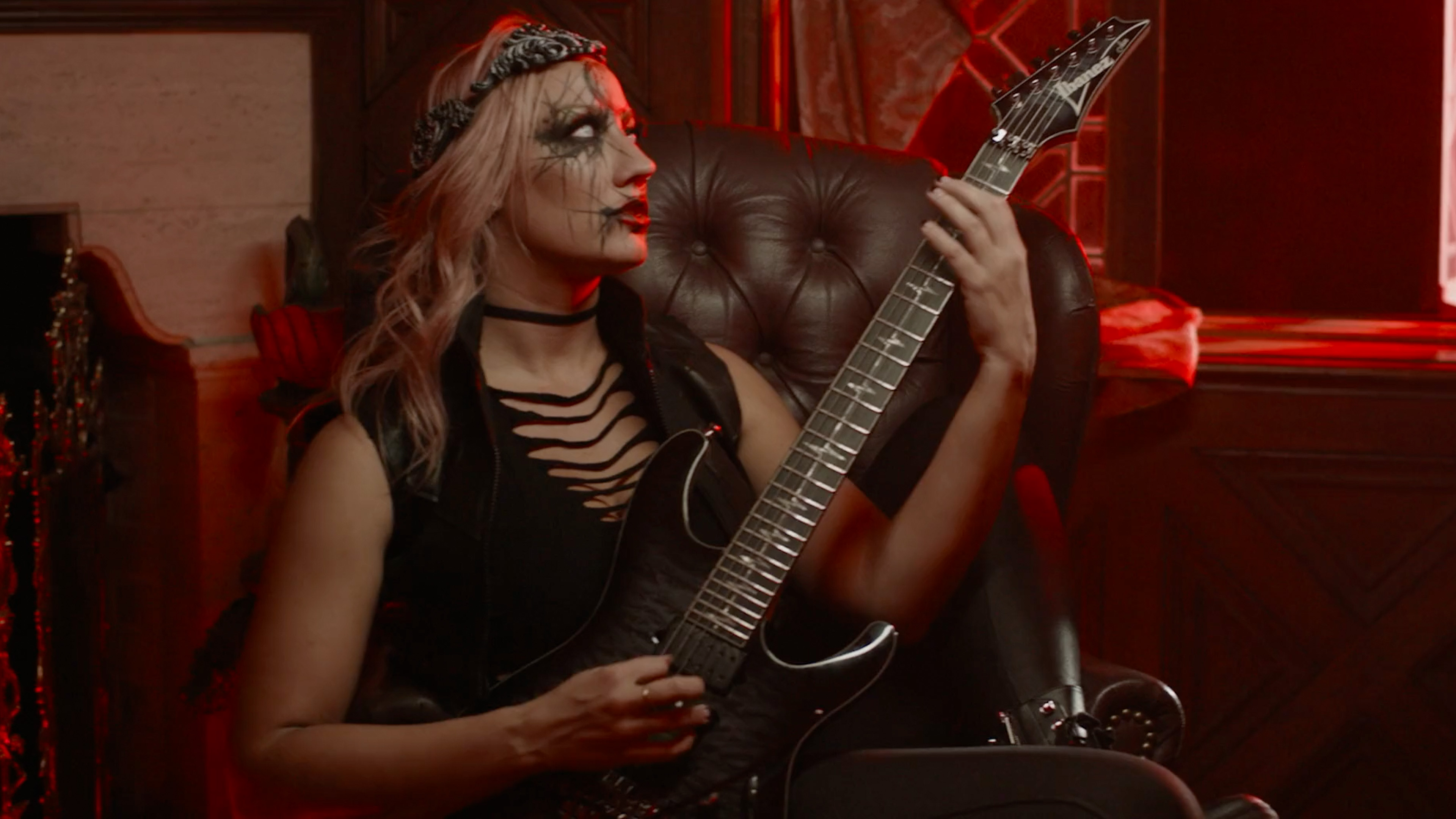 Nita Strauss – The Wolf You Feed Feat. Alissa White-Gluz